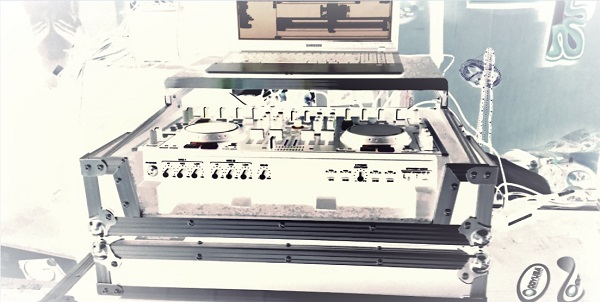 Denon MC6000 DJ Mixer